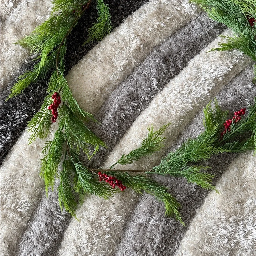 Festive Green Berry Garland